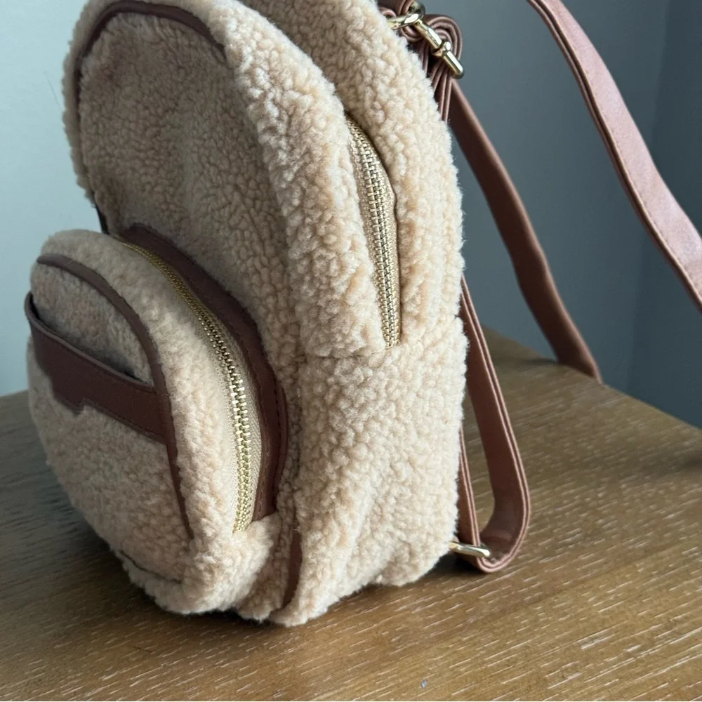 No Boundaries Women's Hands-Free Convertible Backpack Purse Bag Beige Fleece